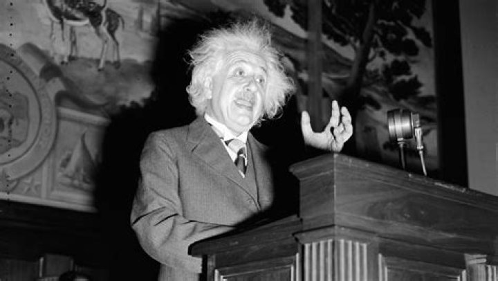 Can Einstein speak English well?