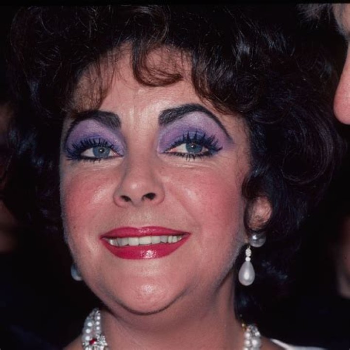 Did Elizabeth Taylor have two rows of eyelashes?