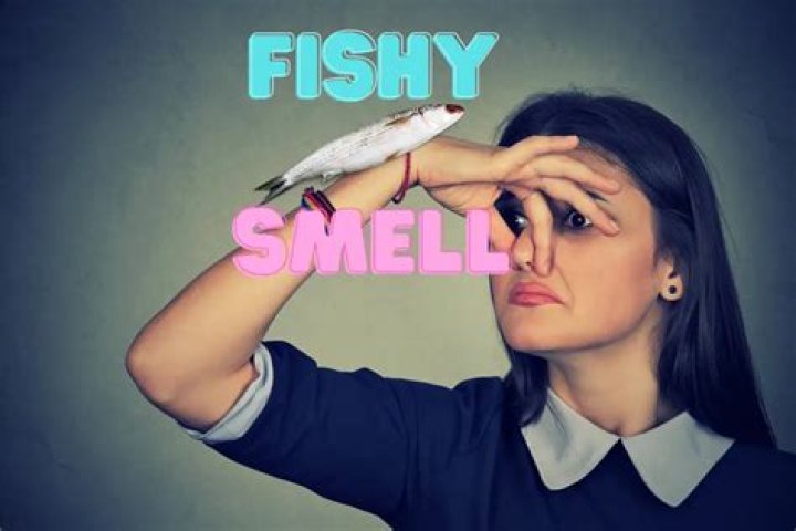 Does UTI smell fishy?