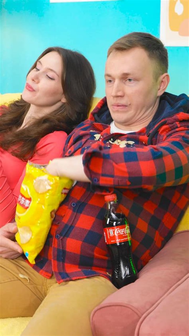 How do I get my yellow tub white again?